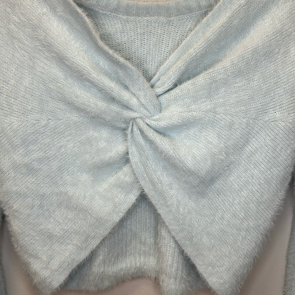 NWOT!Hollister women’s super soft fuzzy knot back long sleeve sweater.Super cozy - Picture 3 of 3